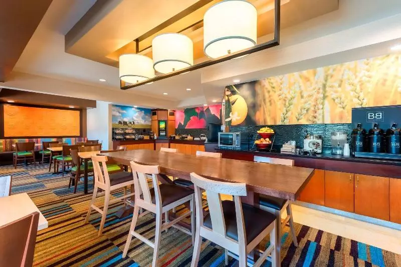 Отель Fairfield Inn & Suites Stevens Point