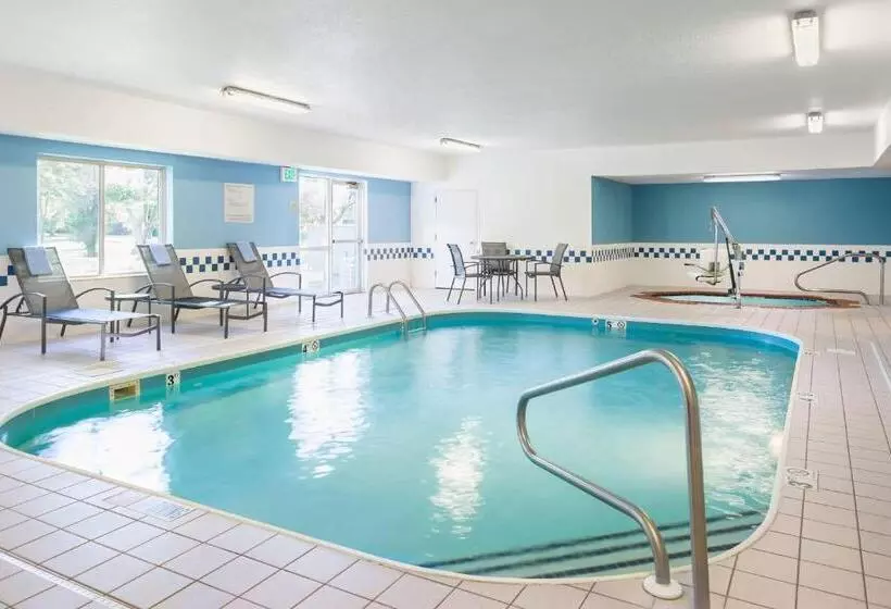 Hotelli Fairfield Inn And Suites Valparaiso