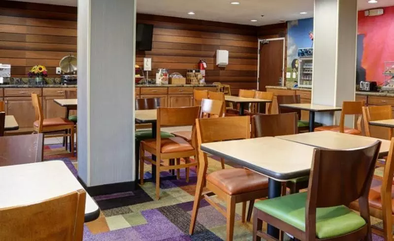 בית מלון כפרי Holiday Inn Express & Suites Phoenix   Mesa West, An Ihg