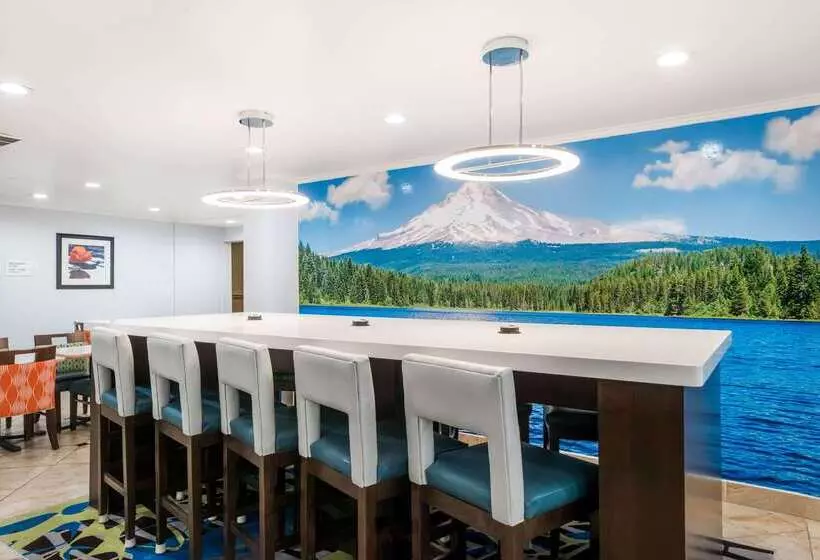 هتل Ramada By Wyndham Coeur D'alene