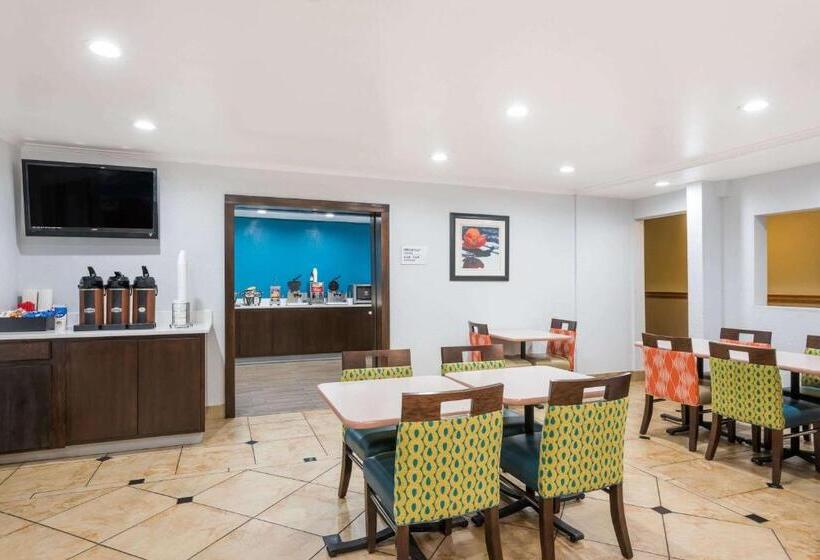 בית מלון כפרי Ramada By Wyndham Coeur D'alene