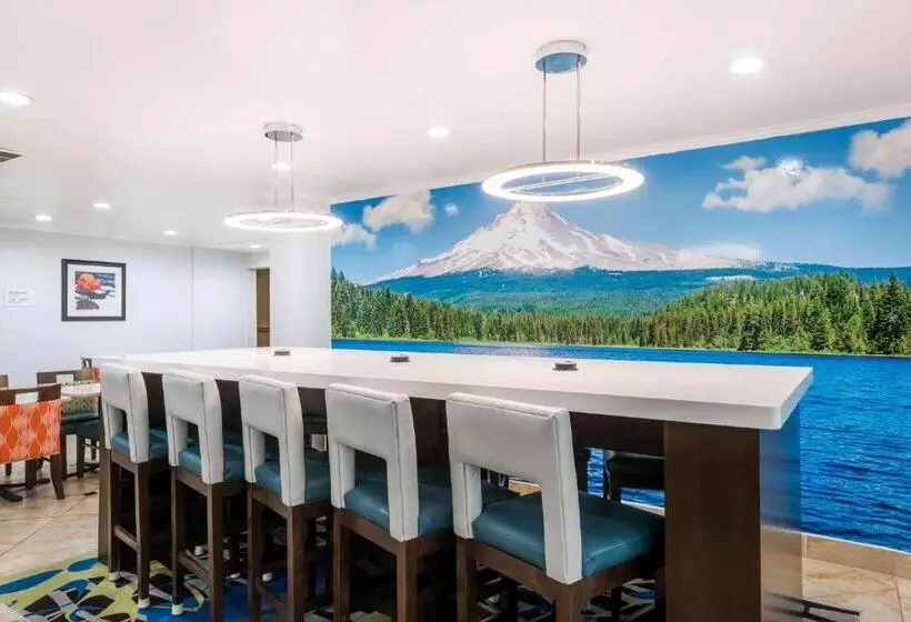 هتل Ramada By Wyndham Coeur D'alene