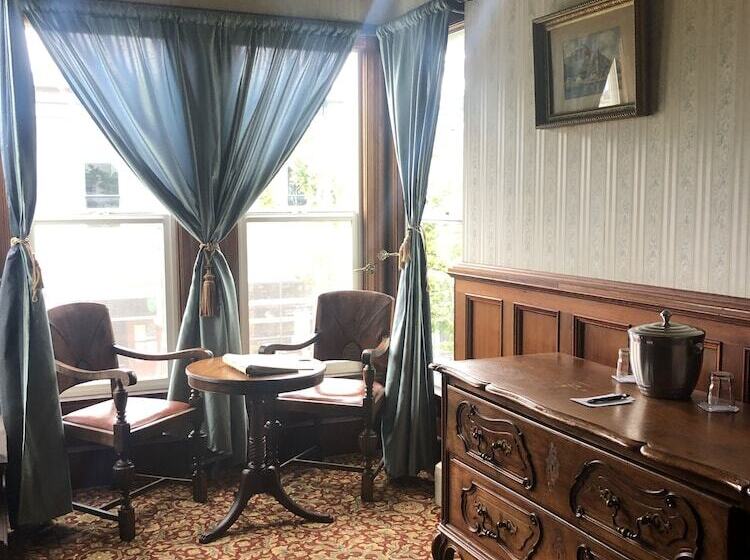 旅馆 The Inn At 2nd & C