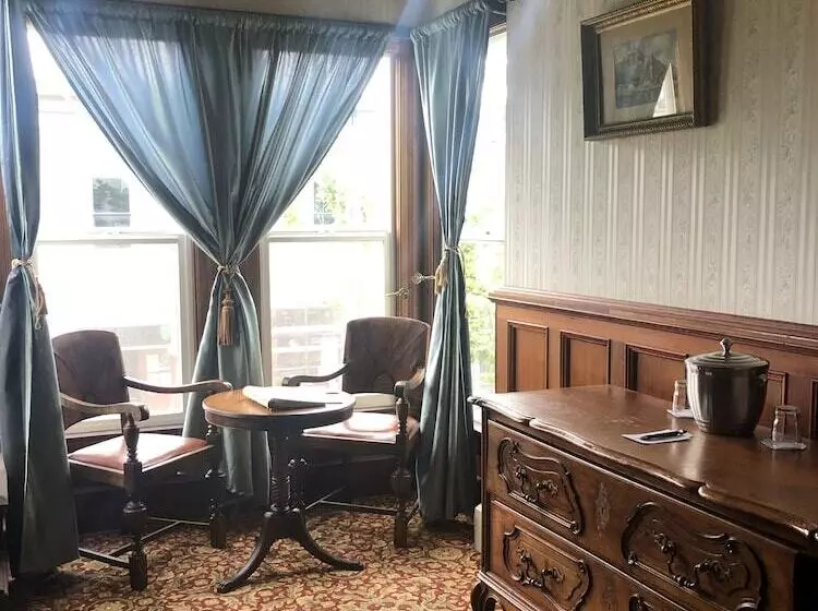 Retkeilymaja The Inn At 2nd & C