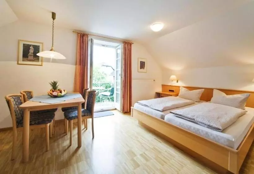 Majatalo Warsberger Weinhof   Hotel & Weinwirtschaft