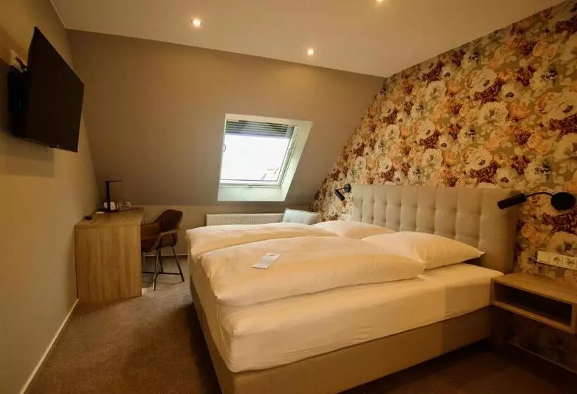 Majatalo Warsberger Weinhof   Hotel & Weinwirtschaft