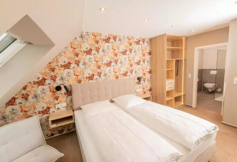 Majatalo Warsberger Weinhof   Hotel & Weinwirtschaft