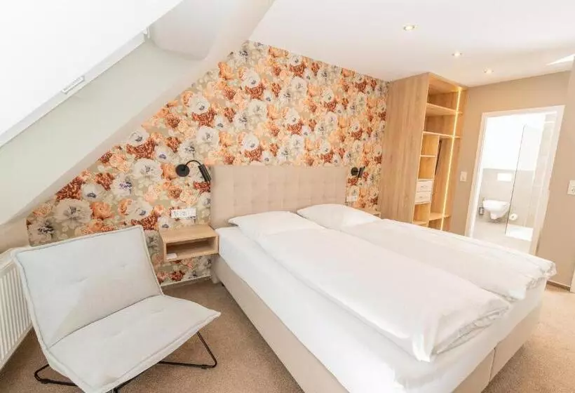 Majatalo Warsberger Weinhof   Hotel & Weinwirtschaft