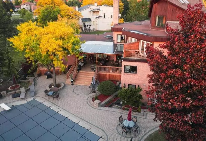 تختخواب و صبحانه Newton Villa