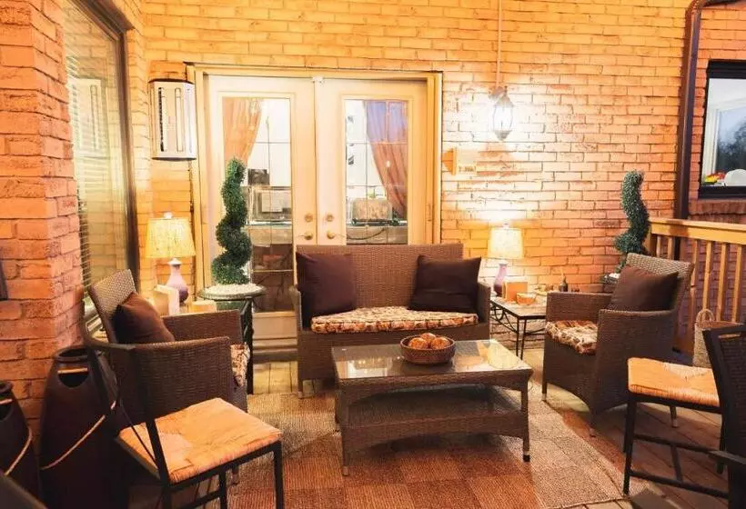 تختخواب و صبحانه Newton Villa