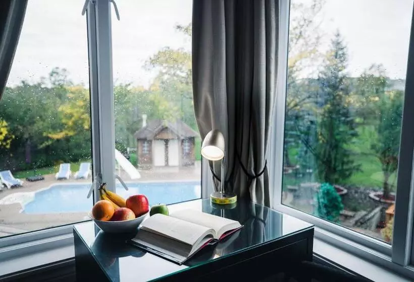 تختخواب و صبحانه Newton Villa