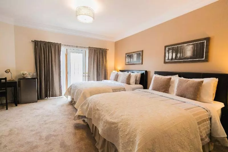 تختخواب و صبحانه Newton Villa