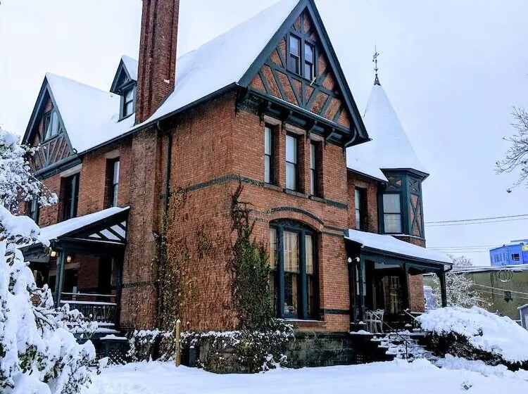 Aamiaismajoitus (B&B) William Henry Miller Inn