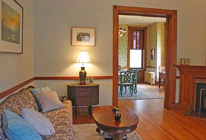 Aamiaismajoitus (B&B) William Henry Miller Inn