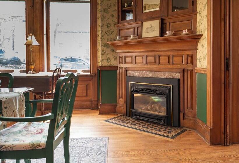 تختخواب و صبحانه William Henry Miller Inn