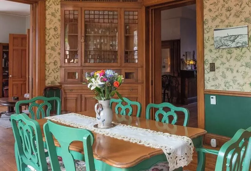 Aamiaismajoitus (B&B) William Henry Miller Inn