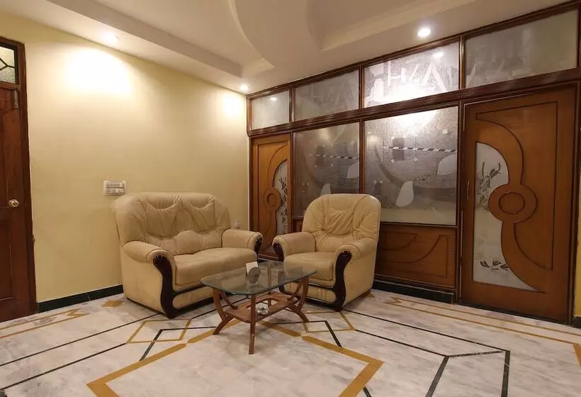 ホテル Kubera Palace By Oyo Rooms