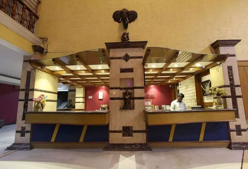 ホテル Kubera Palace By Oyo Rooms