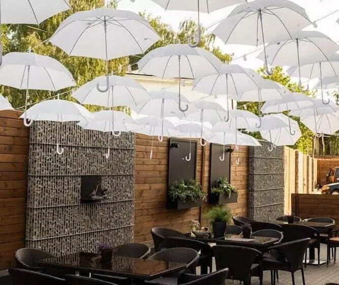 ホテル Ostrovskiy