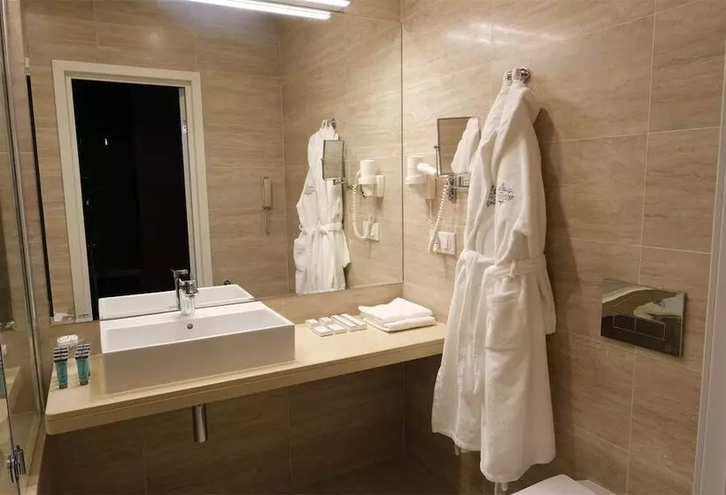 ホテル Ostrovskiy