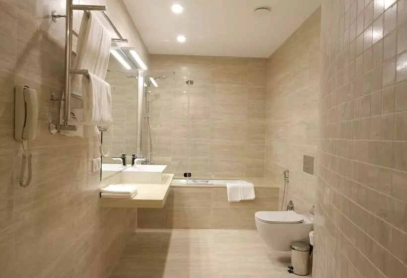 ホテル Ostrovskiy