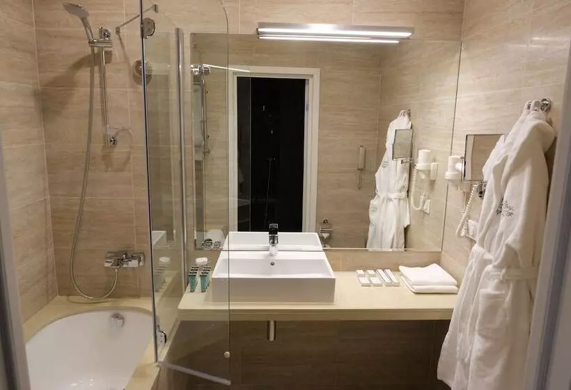 ホテル Ostrovskiy