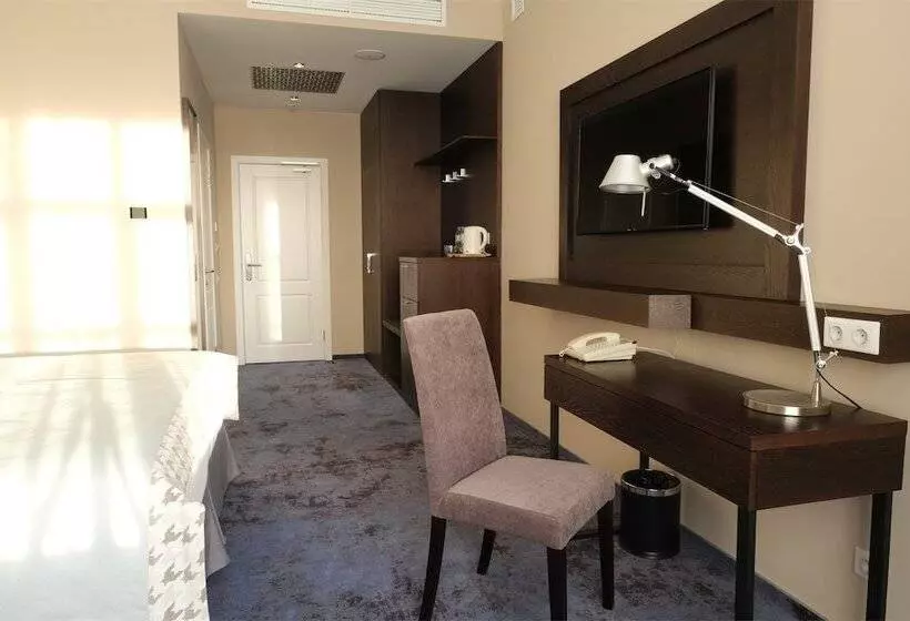 ホテル Ostrovskiy