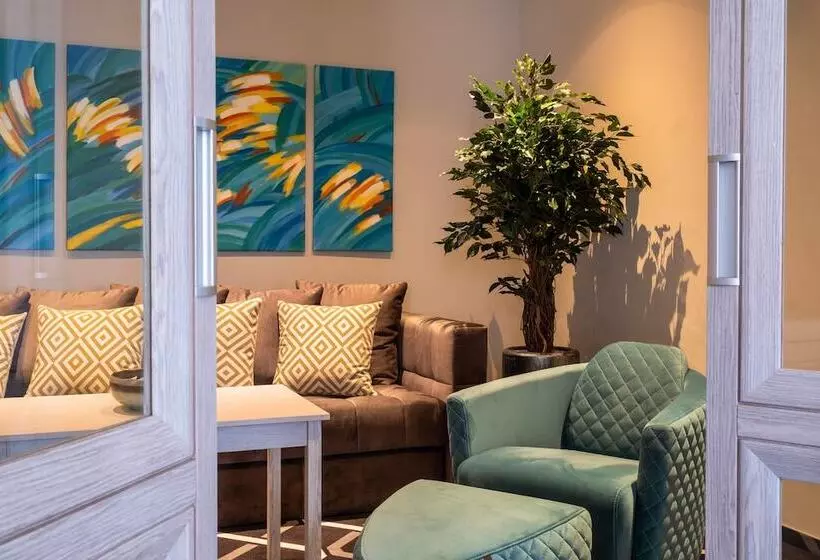 ホテル Ostrovskiy