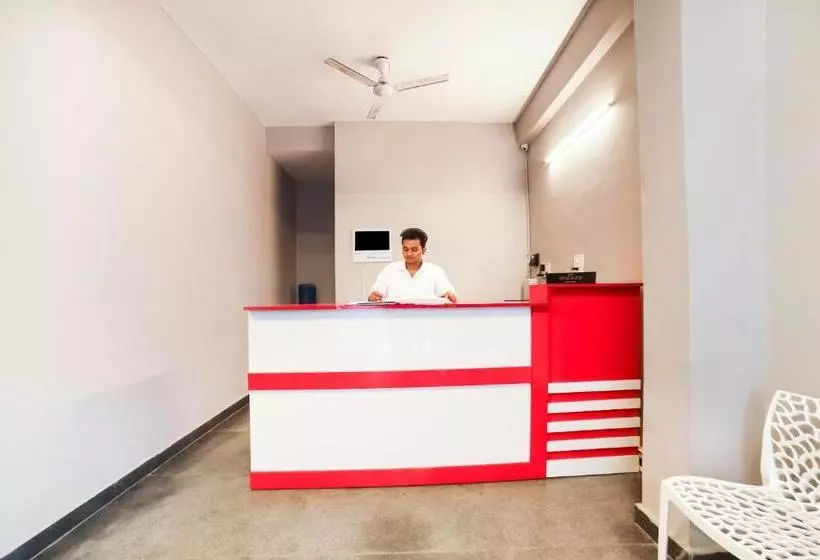 ホテル Oyo Flagship 30197 Noida Sector 43