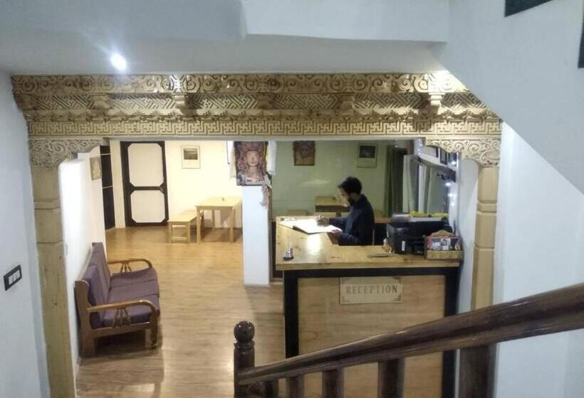 هتل White House, Leh