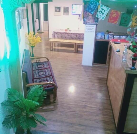 هتل White House, Leh