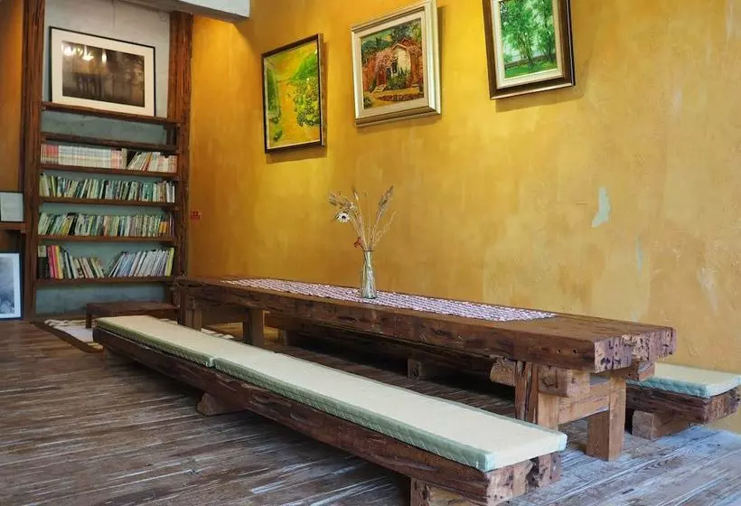 پانسیون Lakeside Forest B&b