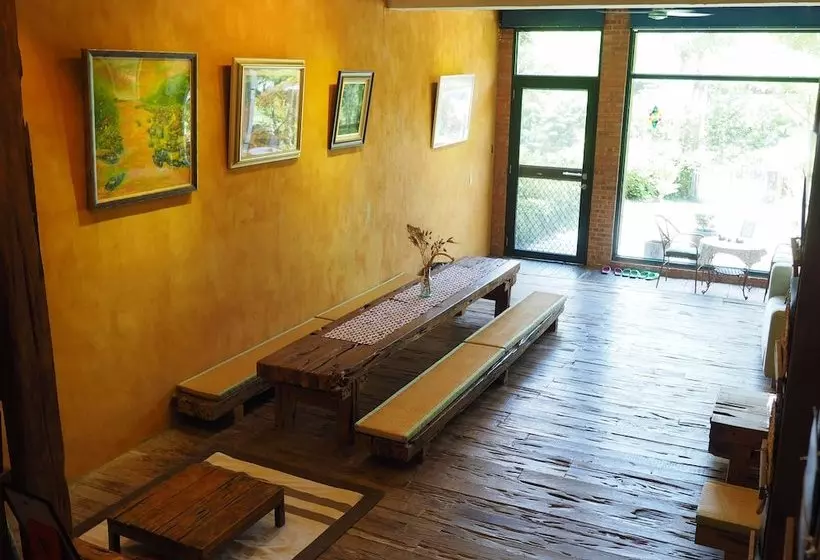 پانسیون Lakeside Forest B&b