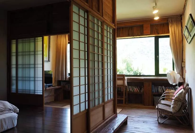 پانسیون Lakeside Forest B&b