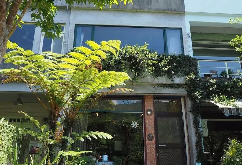پانسیون Lakeside Forest B&b