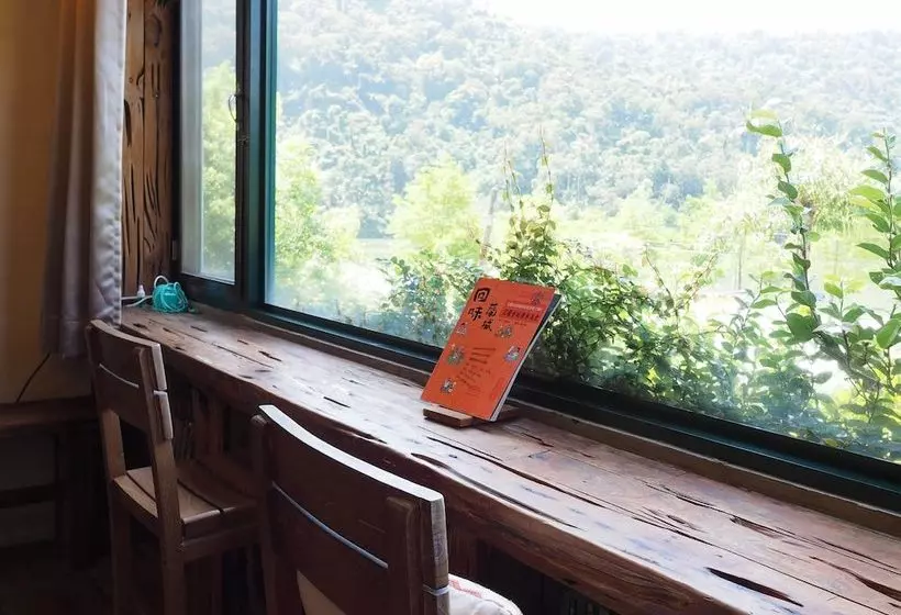 پانسیون Lakeside Forest B&b