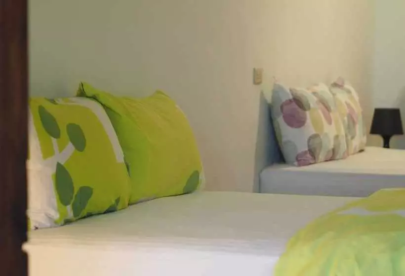 پانسیون Lakeside Forest B&b