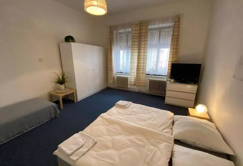 ペンション Restaurace A Penzion Klatovský Dvůr