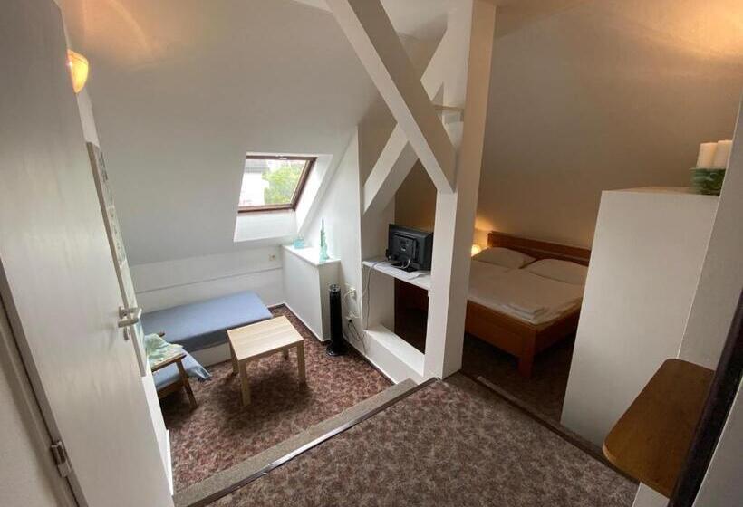 פנסיון Restaurace A Penzion Klatovský Dvůr