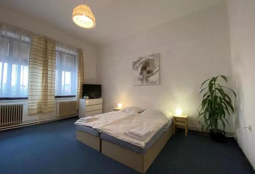 ペンション Restaurace A Penzion Klatovský Dvůr