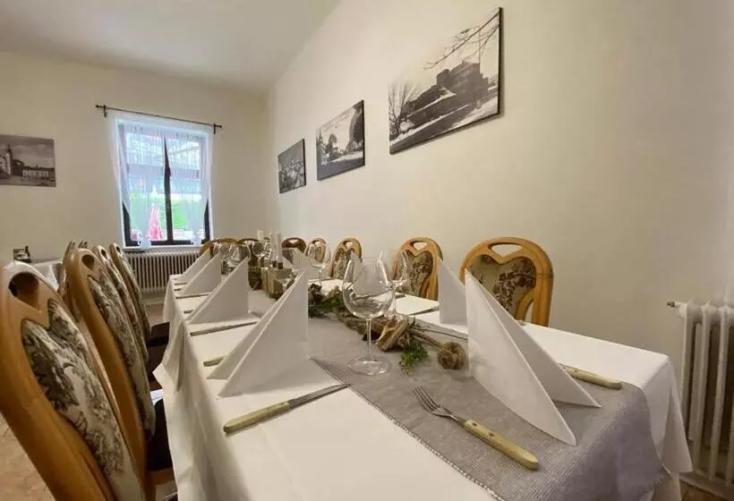 ペンション Restaurace A Penzion Klatovský Dvůr
