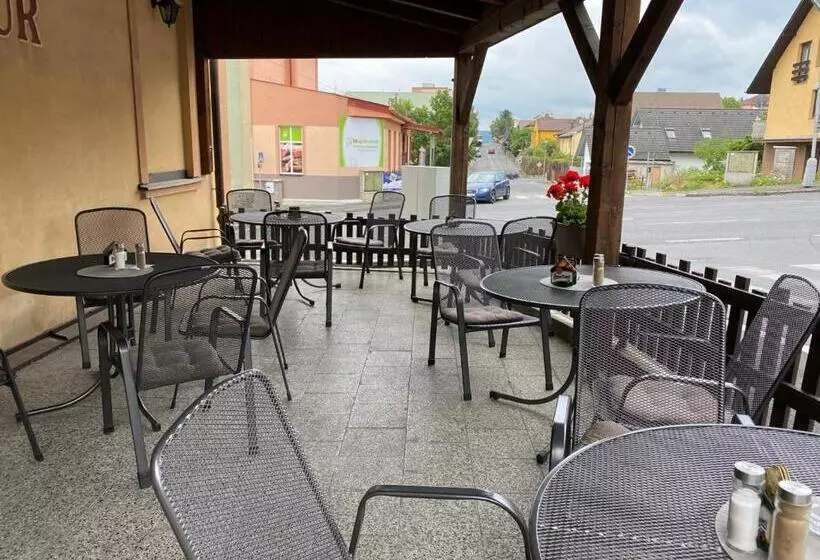 ペンション Restaurace A Penzion Klatovský Dvůr