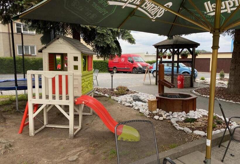 פנסיון Restaurace A Penzion Klatovský Dvůr