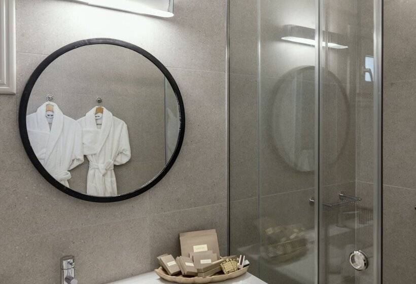 پانسیون Symphony Suites Santorini