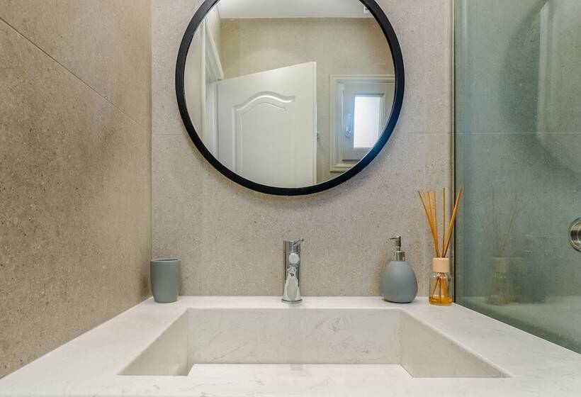 پانسیون Symphony Suites Santorini