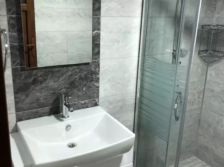 Saral Suit Otel