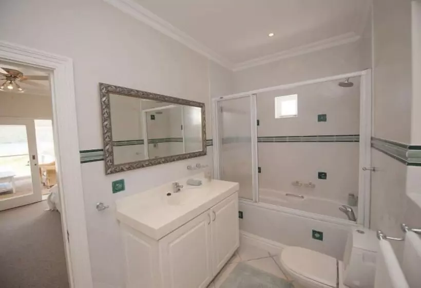 Aamiaismajoitus (B&B) Bollard Bay House