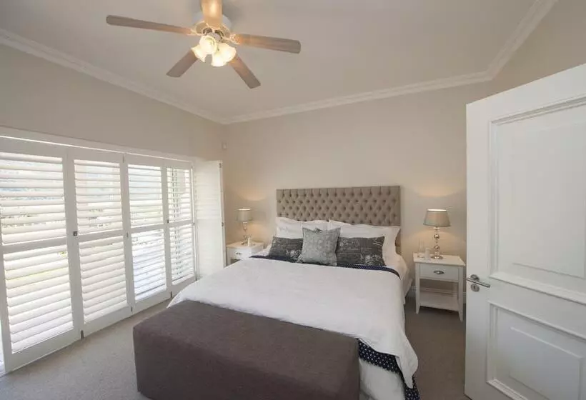 Aamiaismajoitus (B&B) Bollard Bay House