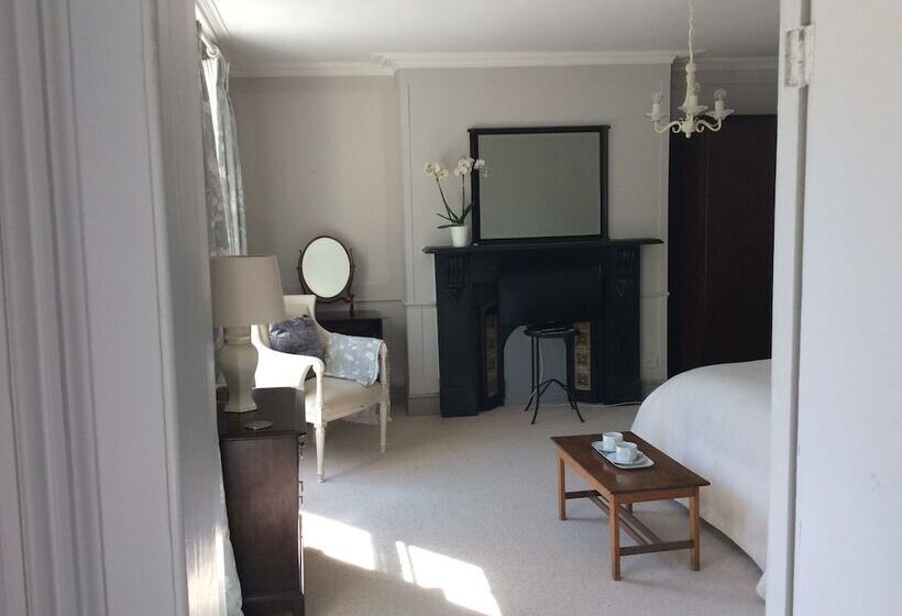 مبيت وإفطار Delamore House