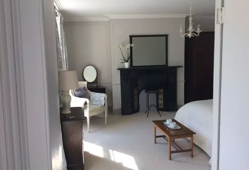 ベッドアンドブレックファースト Delamore House